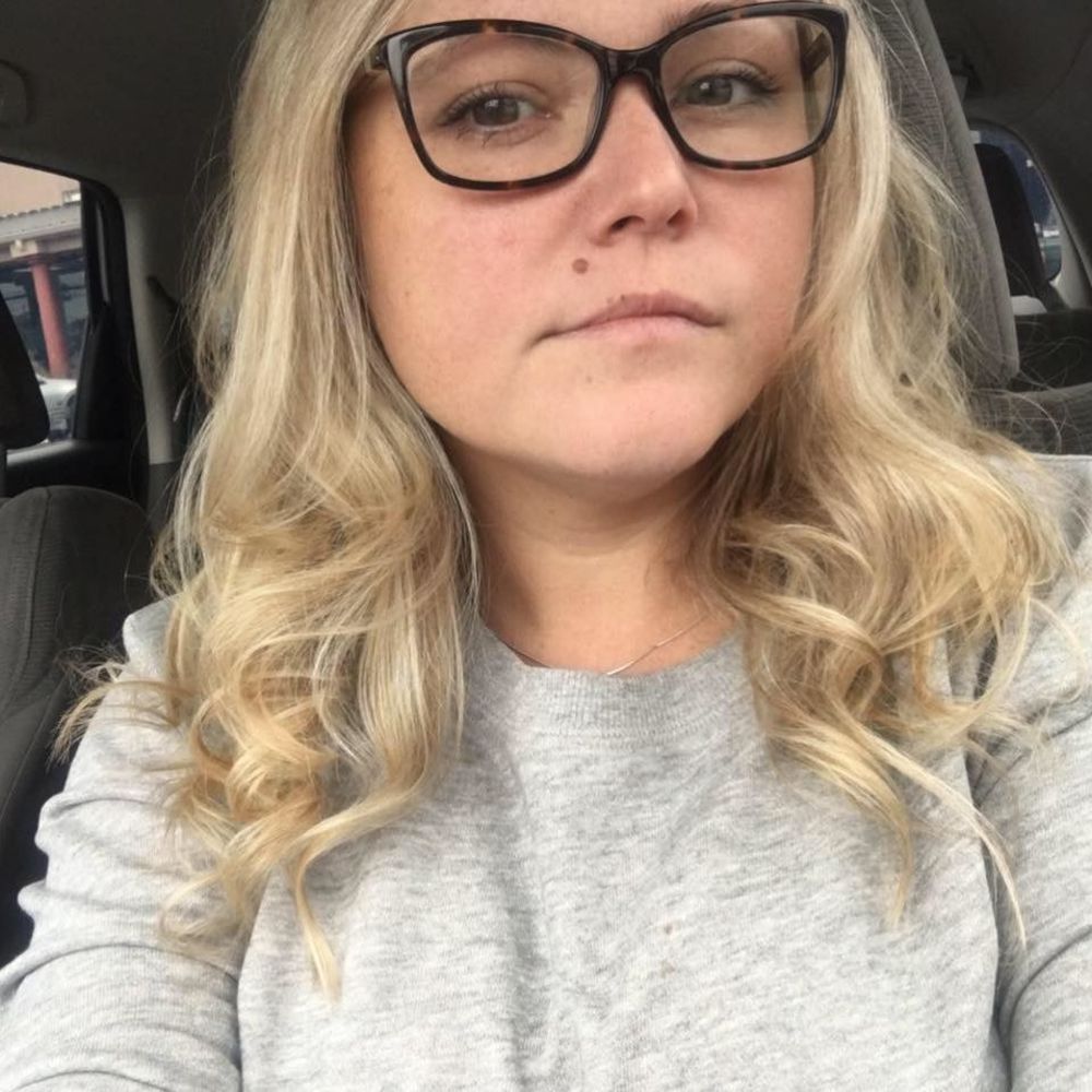 Meet your Posher, Alexis